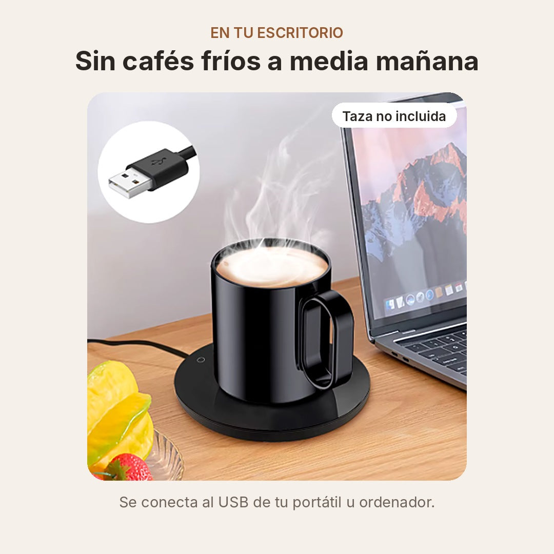 Calentador de tazas USB manteniendo caliente un café en el escritorio (taza no incluida)